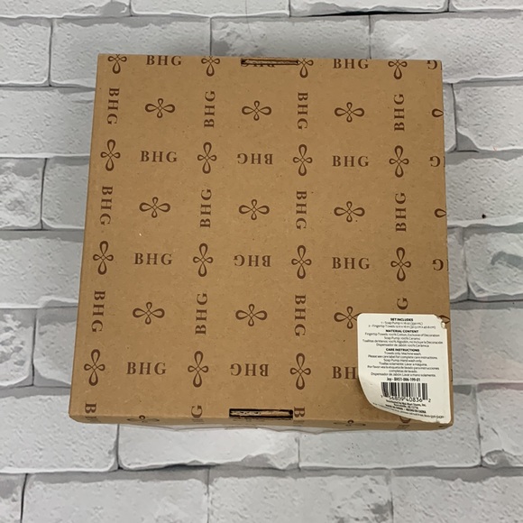 BHG Christmas Soap pump and towel set New in box Creme red Holly design - Picture 5 of 8